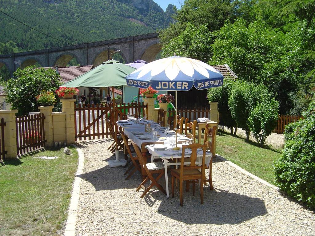 Aux Quatre Saisons Axat Bed and Breakfast Εξωτερικό φωτογραφία
